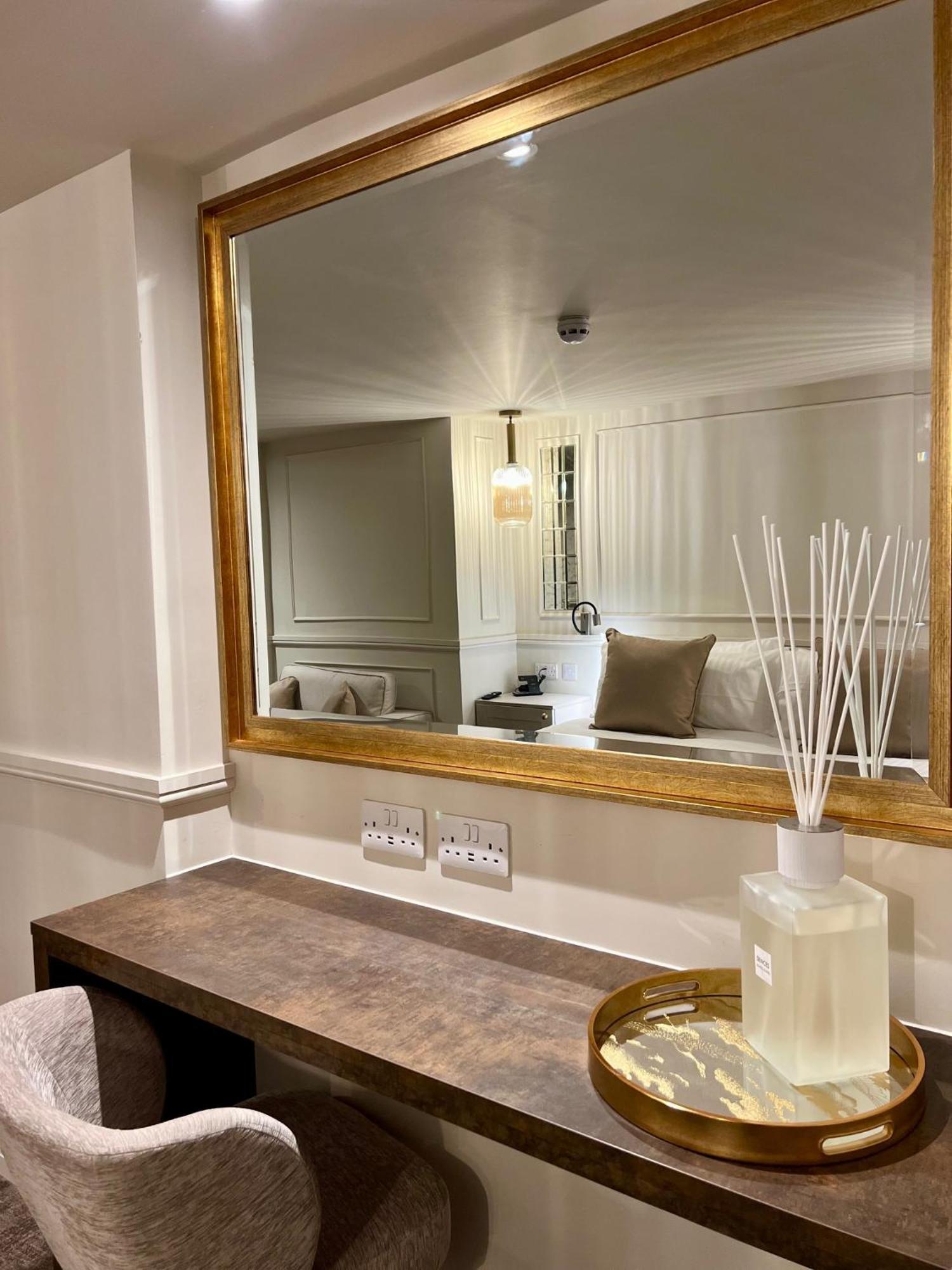 Number 3 Pier Road Suites Вітбі Екстер'єр фото