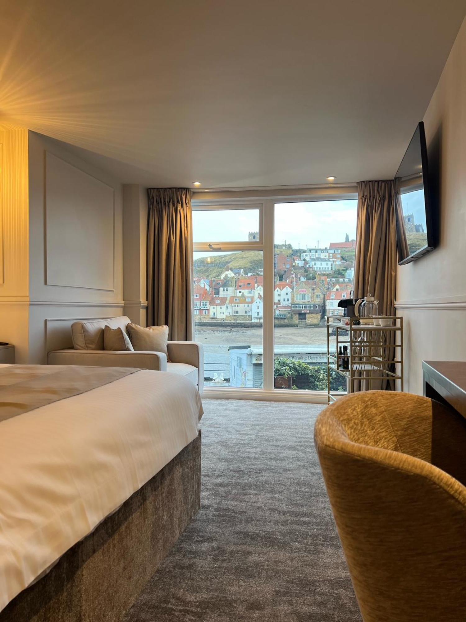 Number 3 Pier Road Suites Вітбі Екстер'єр фото
