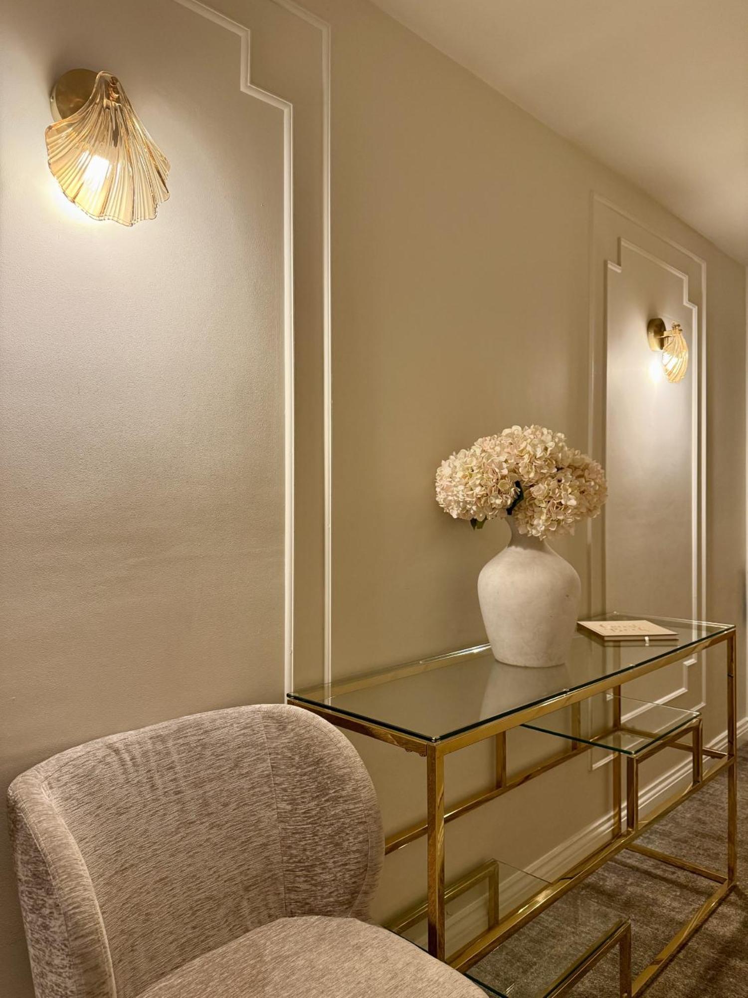 Number 3 Pier Road Suites Вітбі Екстер'єр фото