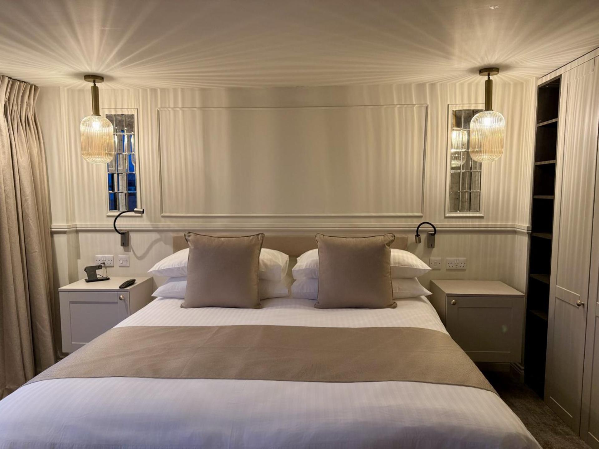 Number 3 Pier Road Suites Вітбі Екстер'єр фото