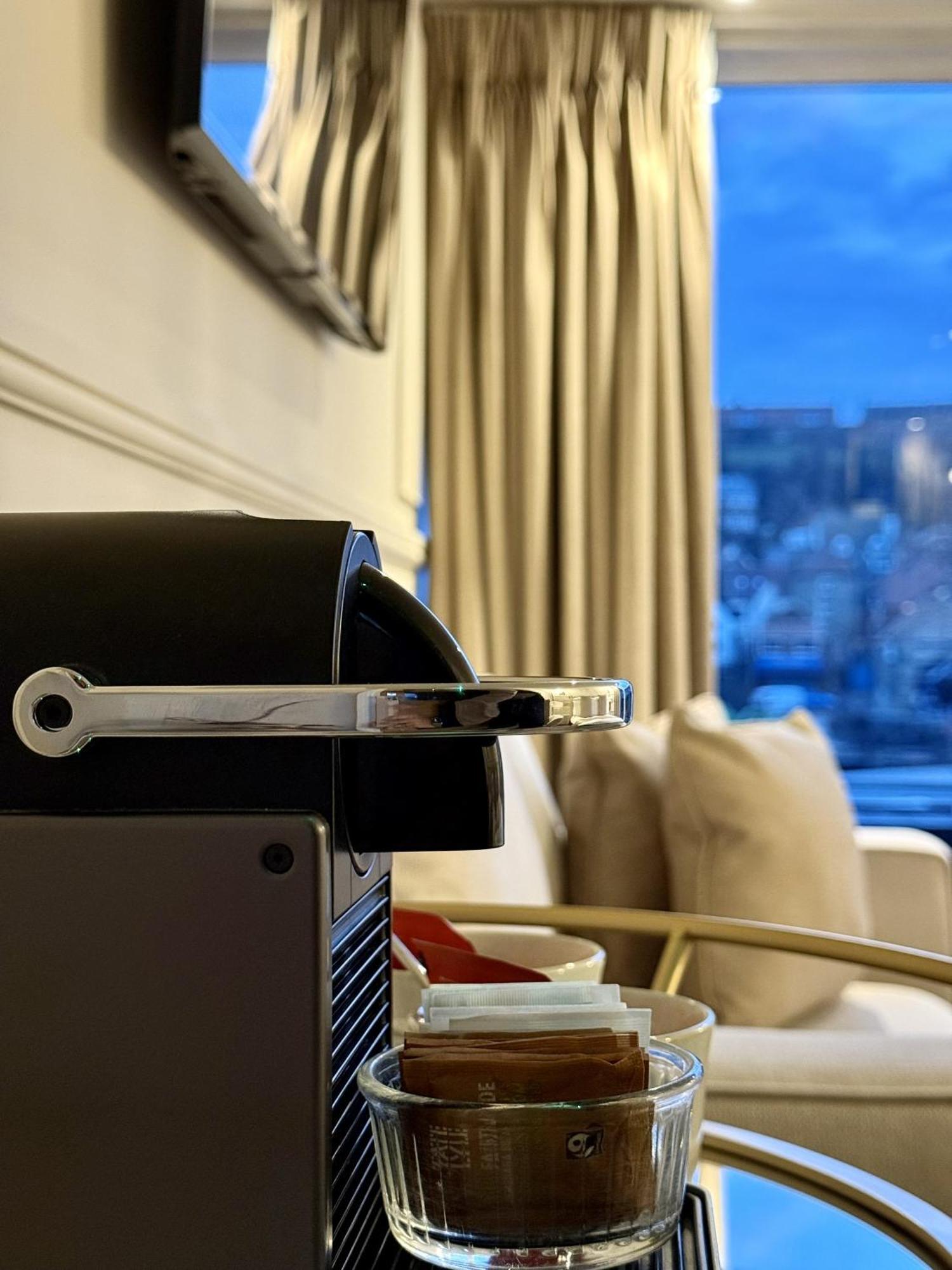 Number 3 Pier Road Suites Вітбі Екстер'єр фото