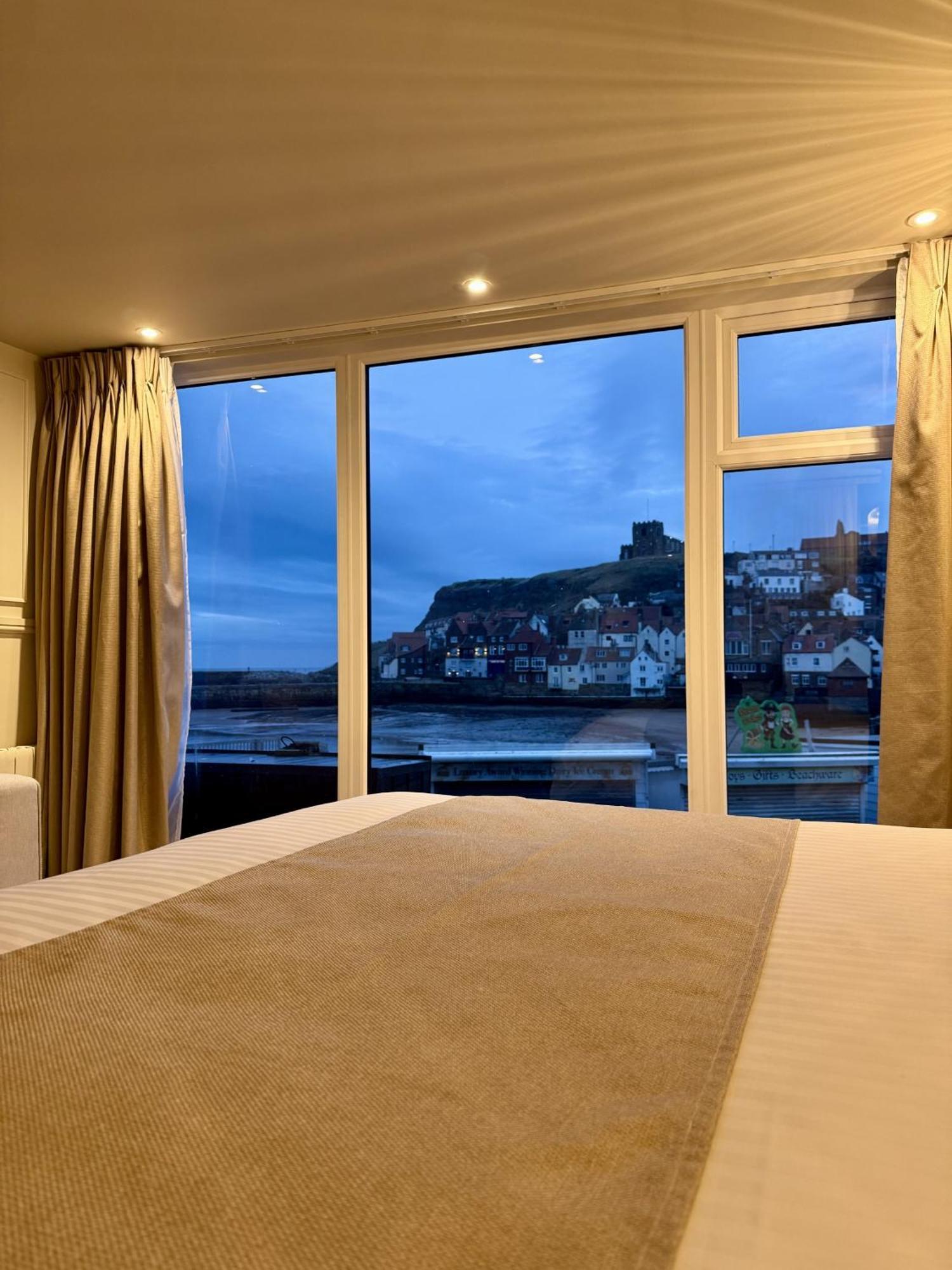 Number 3 Pier Road Suites Вітбі Екстер'єр фото